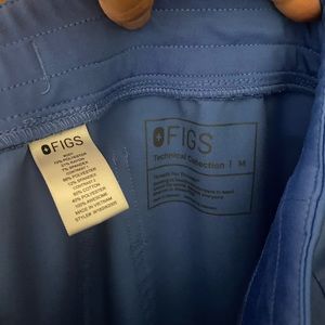 Figs jogger scrubs, worn around 5 times. No issues, basically brand new.